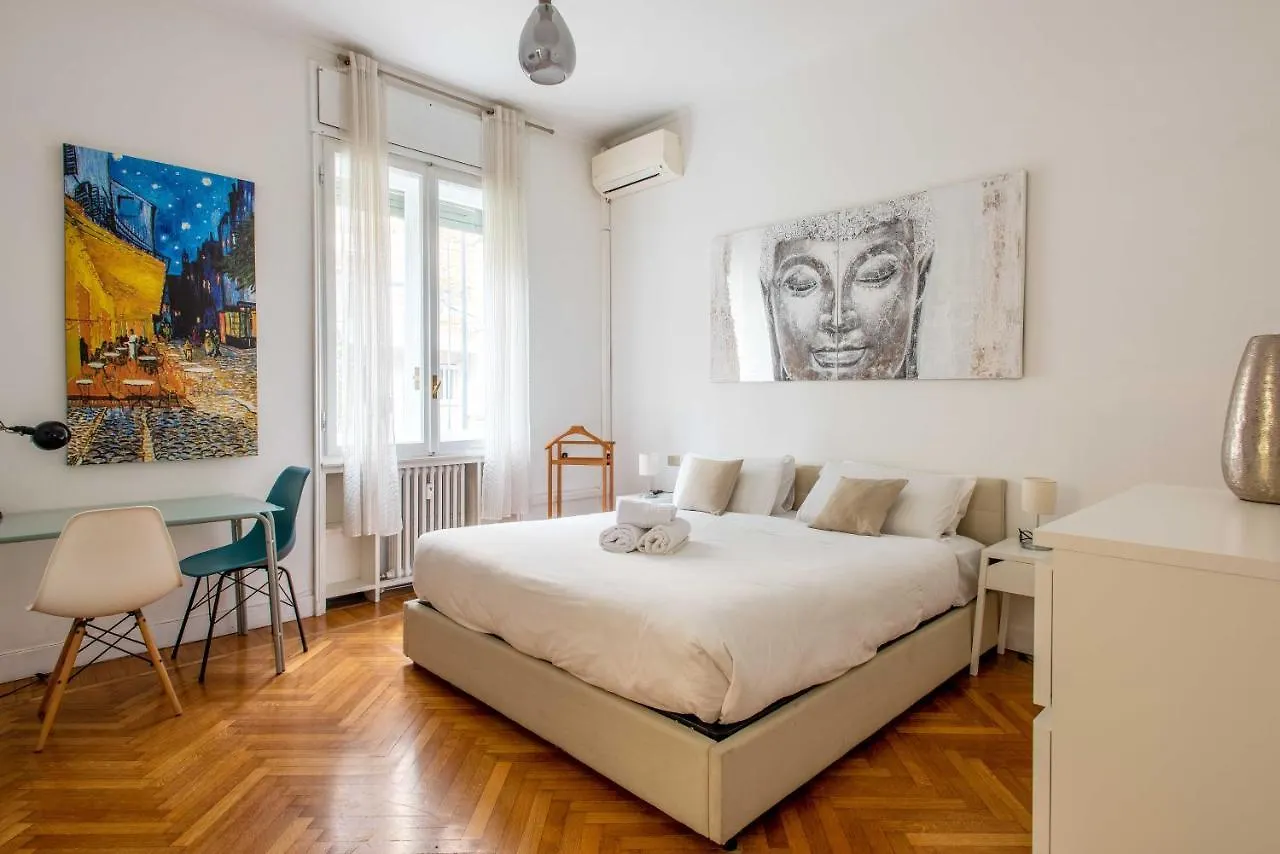 Exclusive 4 Bedrooms Apartment In Milan Center 0*,