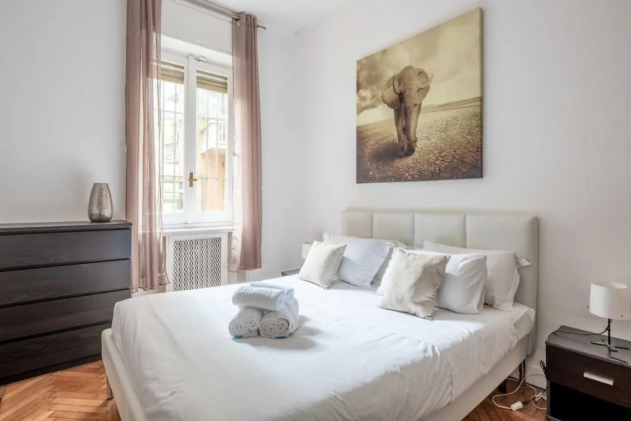 Exclusive 4 Bedrooms Apartment In Milan Center