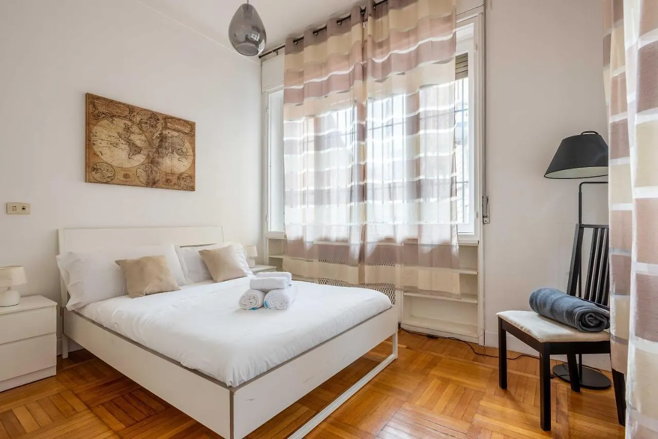 Exclusive 4 Bedrooms Apartment In Milan Center