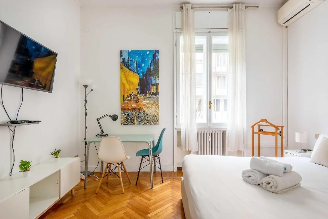 Exclusive 4 Bedrooms Apartment In Milan Center