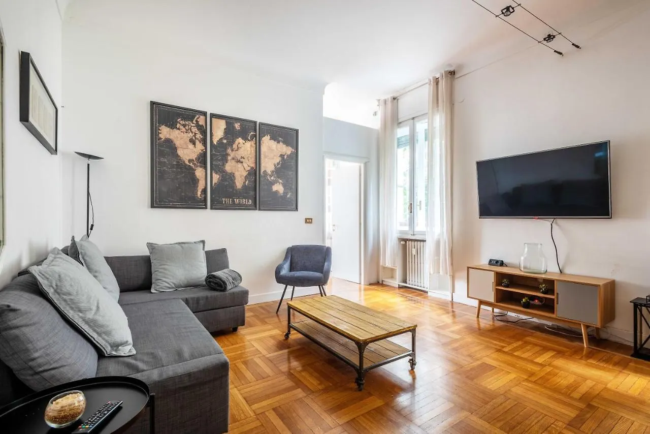 Exclusive 4 Bedrooms Apartment In Milan Center