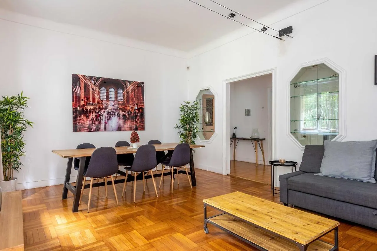Exclusive 4 Bedrooms Apartment In Milan Center