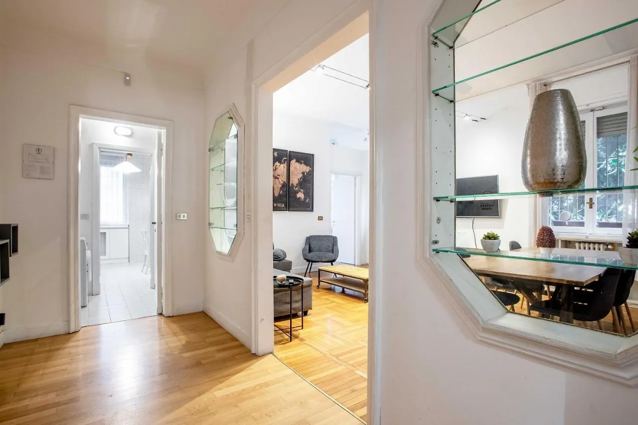 Exclusive 4 Bedrooms Apartment In Milan Center