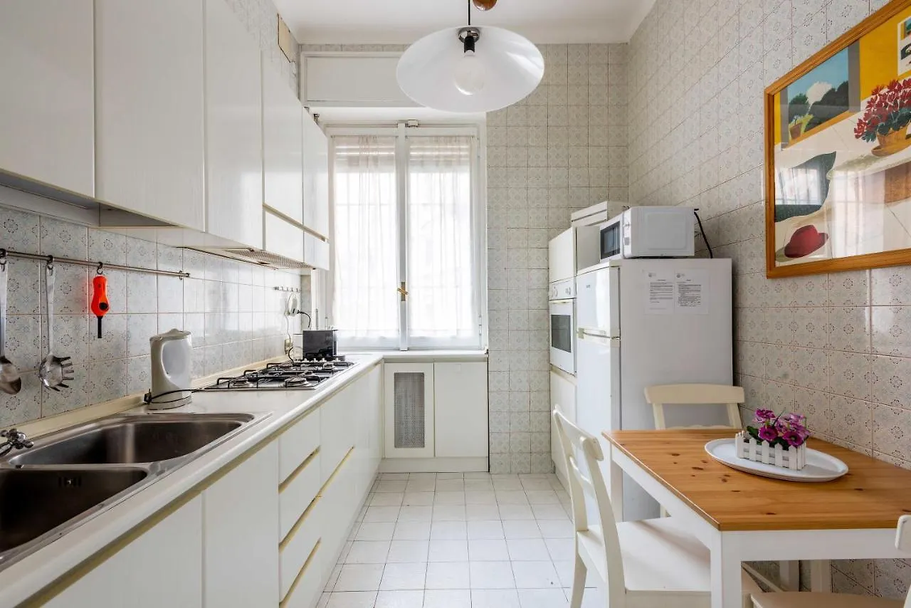 Exclusive 4 Bedrooms Apartment In Milan Center
